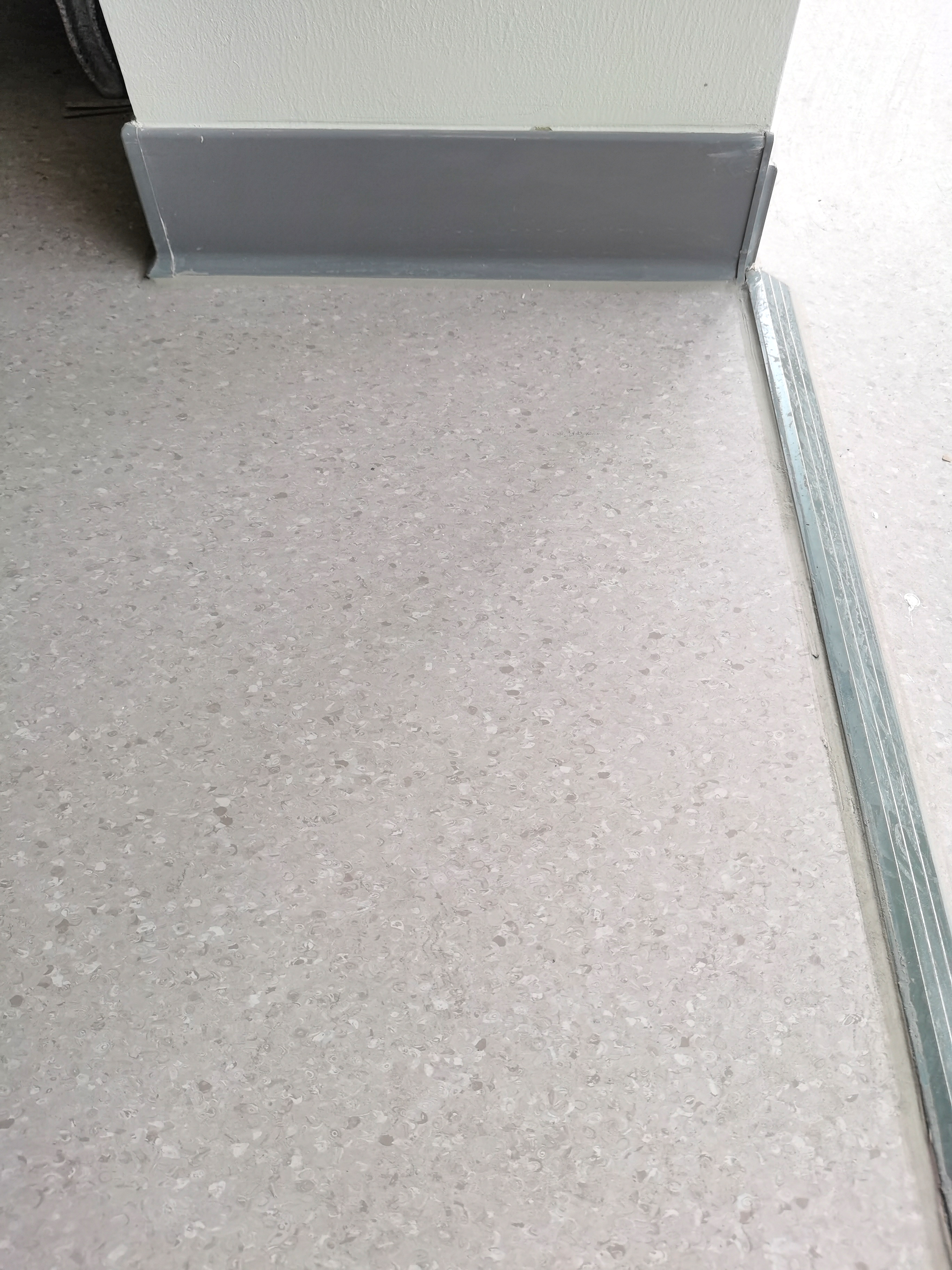 大巨龙同质透心地板